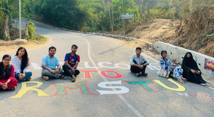 ভর্তি পরীক্ষার্থীদের স্বাগত জানাতে আলপনায় সেজেছে রাবিপ্রবি 